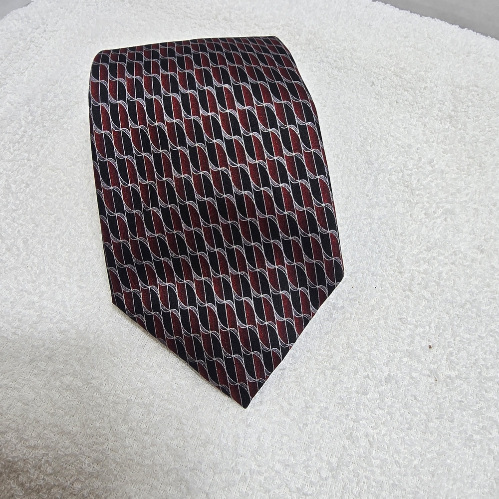 Elegant Black and Red Geometric Men's Tie